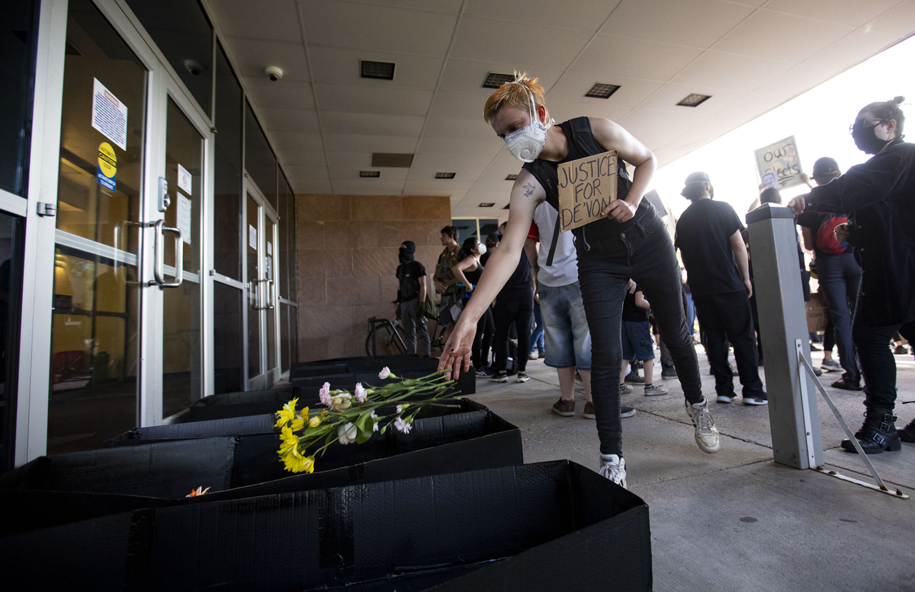 061220-news-funeralprocession 15.jpg